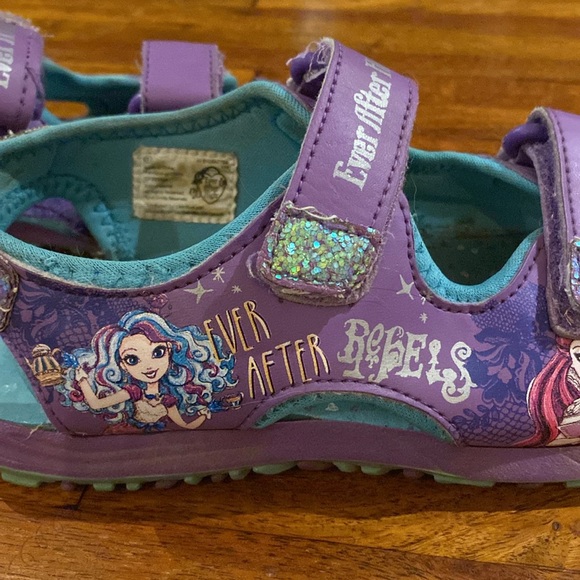 Girls Ever After High Rebels open toe Velcro sandals - Picture 7 of 11